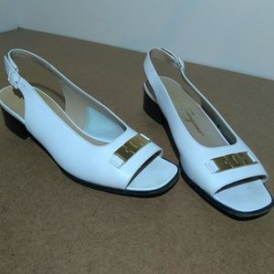 Salvatore Ferragamo Boutique italy white 7.5
